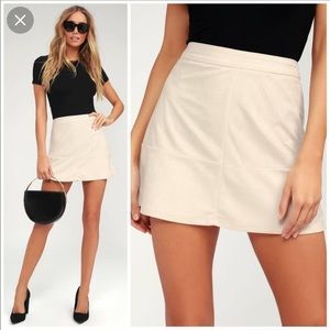Lulu’s Shenandoah faux suede mini skirt-beige